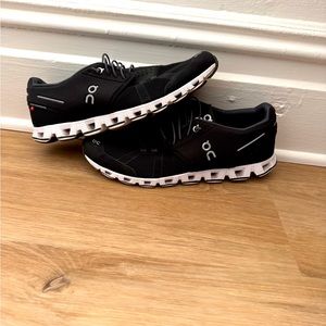 Men’s oncloud running shoe size 11.5